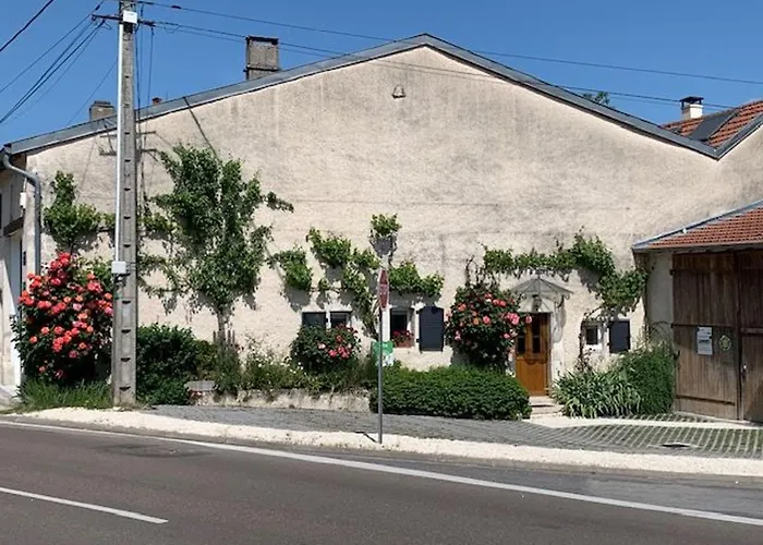 Holiday home Ancienne Ferme Restauree Avec Charme, Vergers De Mirabelles, Borne Electrique, Proche De Madine - Fr-1-585-7