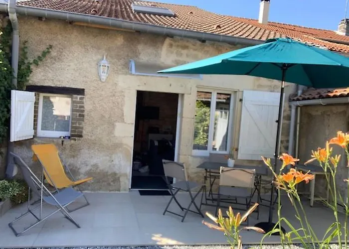 Holiday home Ancienne Ferme Restauree Avec Charme, Vergers De Mirabelles, Borne Electrique, Proche De Madine - Fr-1-585-7 *